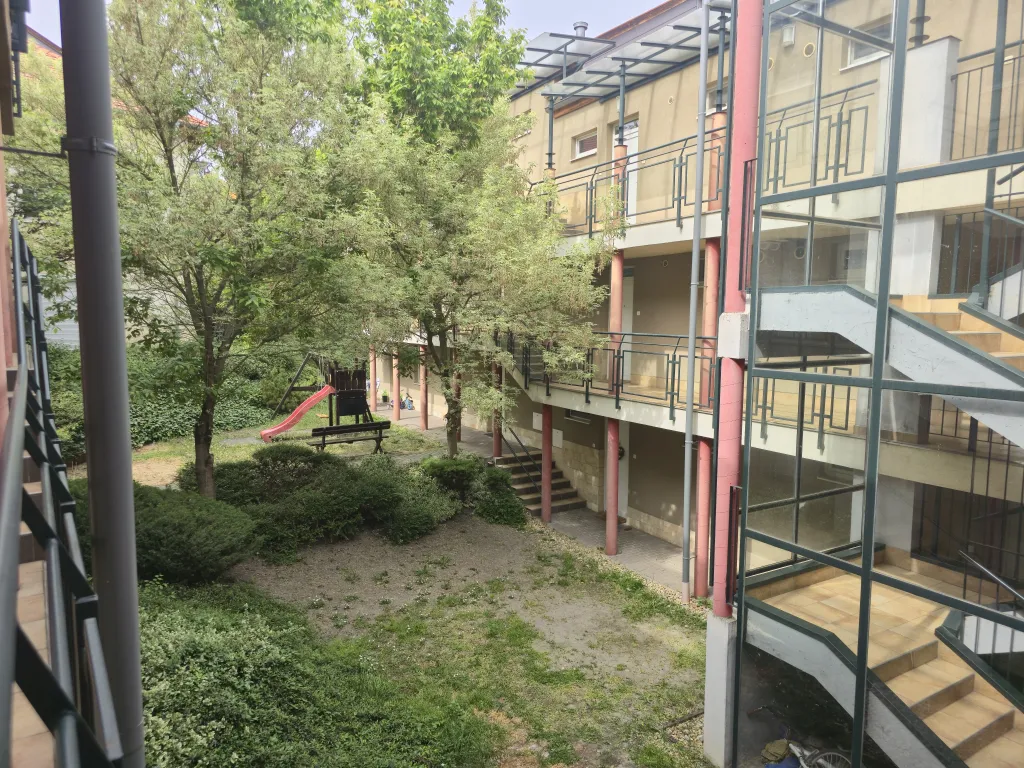 Nappali + 2 hálószobás üres lakás teremgarázzsal, Budapest 22. kerület Budatétény III. utca 19., 250 000 Ft/hó