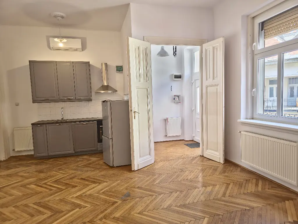 Nappali + 3 hálószobás üres lakás a belvárosban, Budapest 9. kerület Belső-Ferencváros Lónyay utca 19., 360 000 Ft/hó
